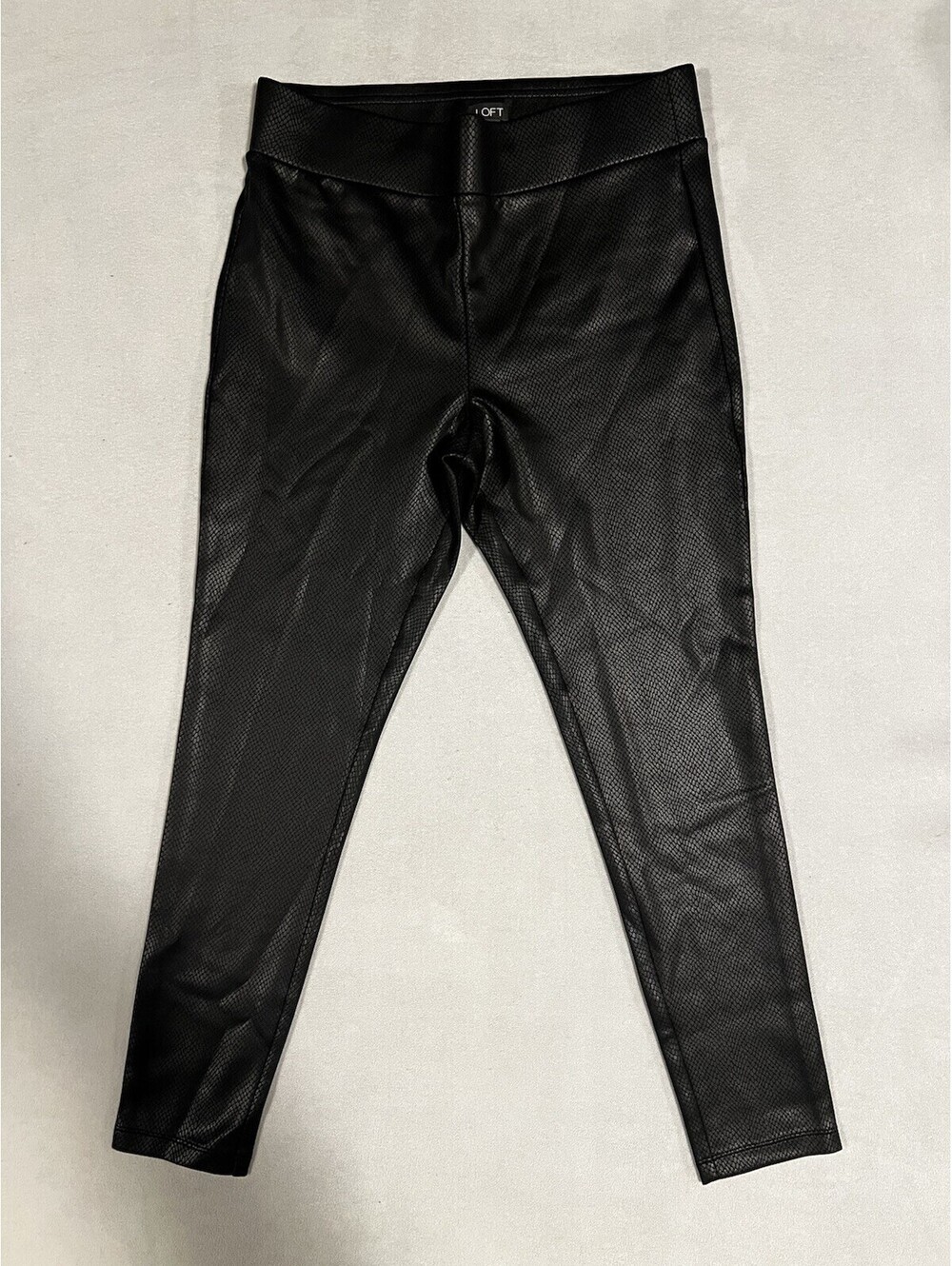 Loft Pants Women’s Medium Ankle Black Snake Skin Print Pull On Stretch EUC!